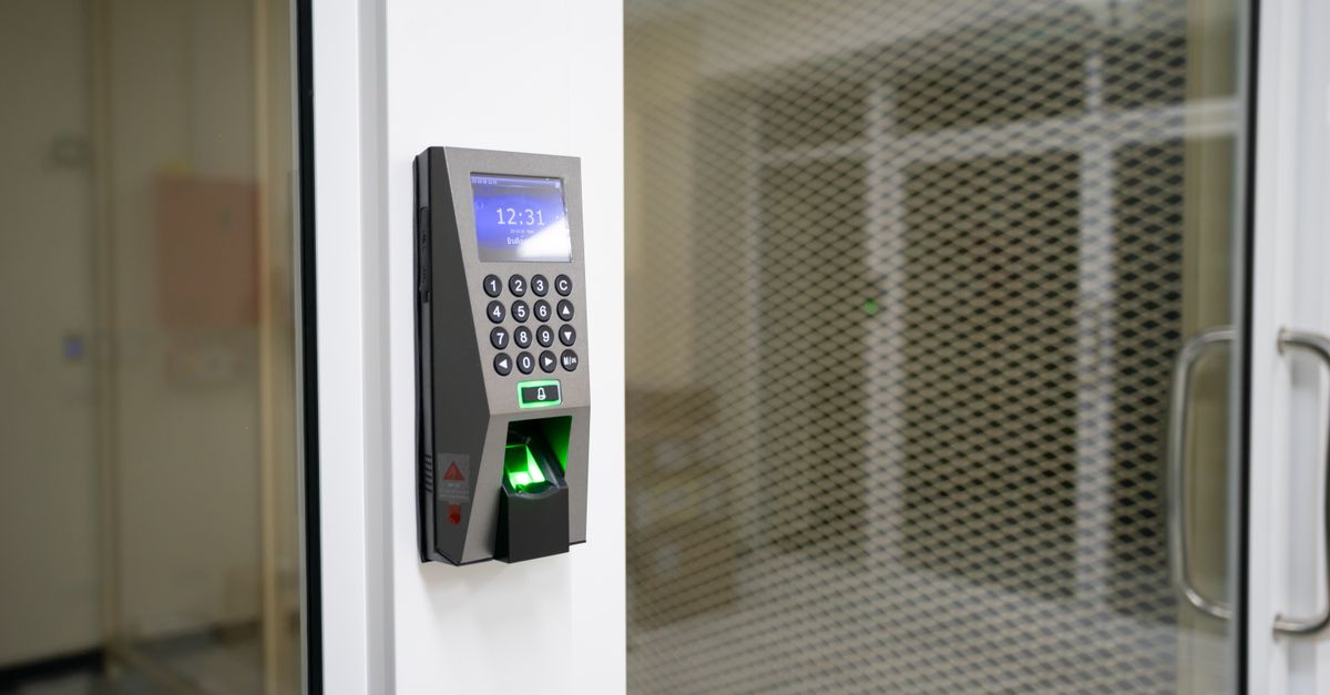 locksmith unlocking front door — Edgewater IL Locksmith