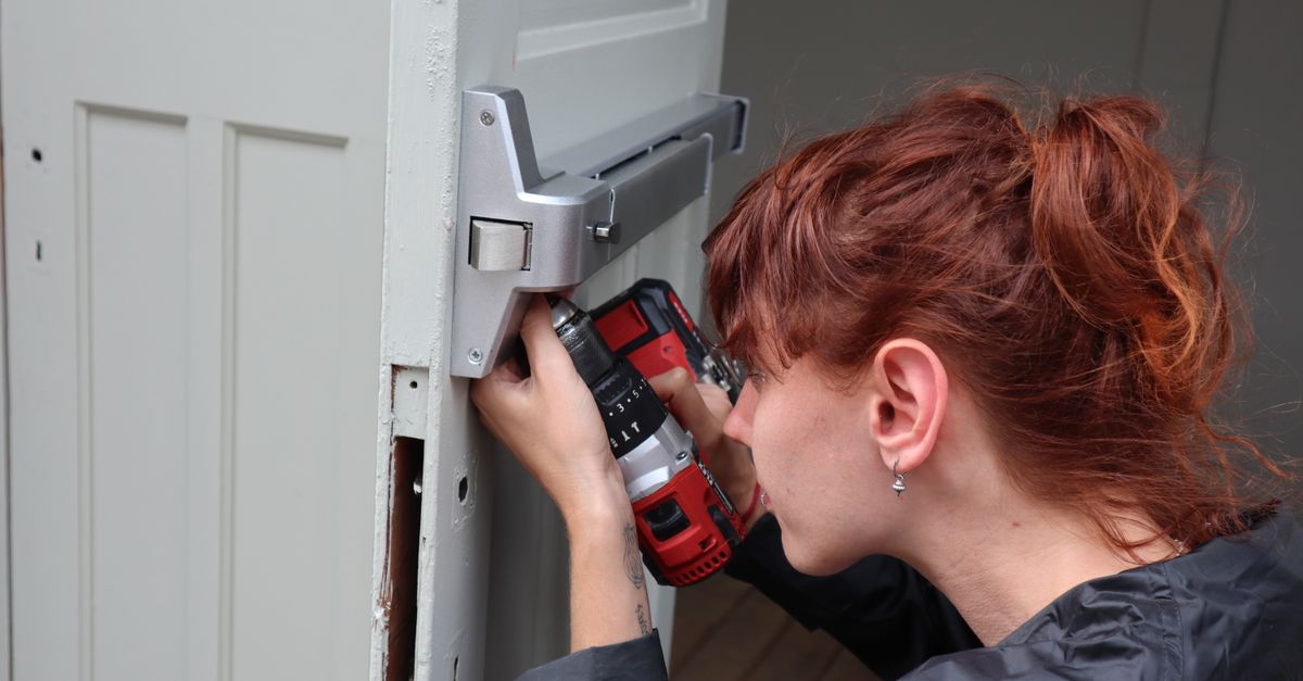 locksmith service technician — Edgewater IL Locksmith