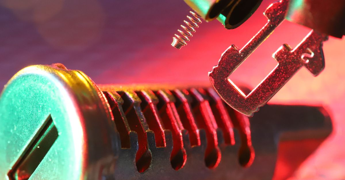 How Transponder Key Cutting Actually Works — and Why It Matters — Edgewater IL Locksmith