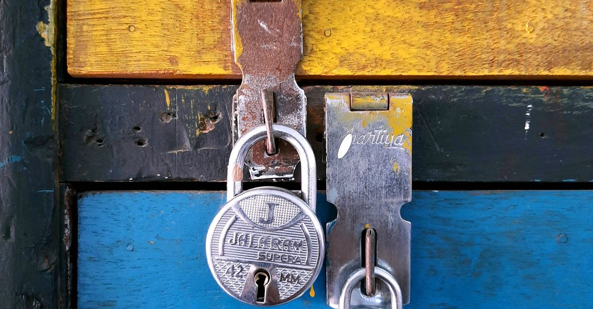 Why a Commercial Lock Rekey Service Beats a Full Lock Replacement — Edgewater IL Locksmith