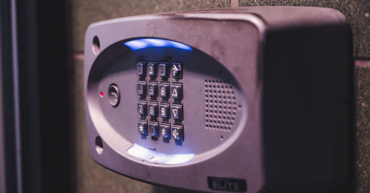 Locked Out of the House With No Key? Here's Our Damage-Free Entry Process — Edgewater IL Locksmith