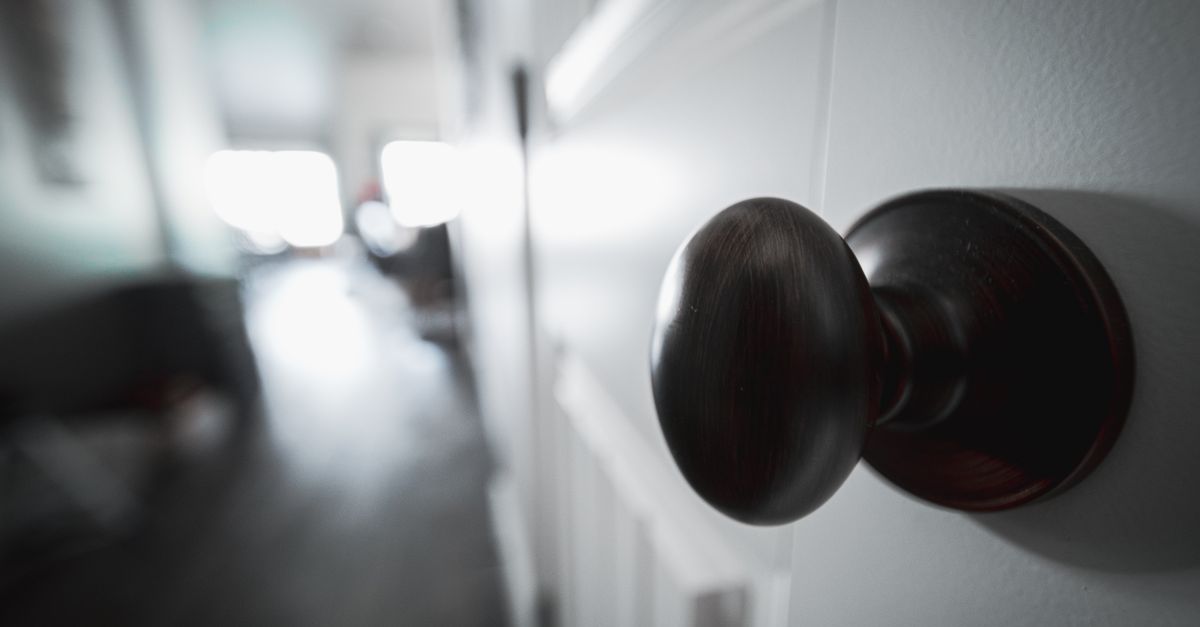 Signs You Need a Door Knob Lock Replacement (Not Just a Repair) — Edgewater IL Locksmith